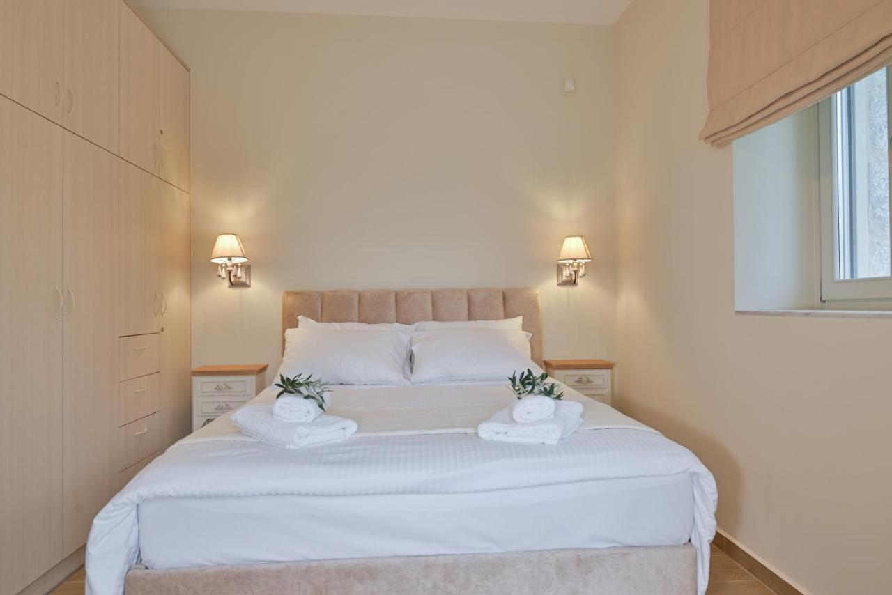 Efmar Exclusive Residences Гитион Номер фото